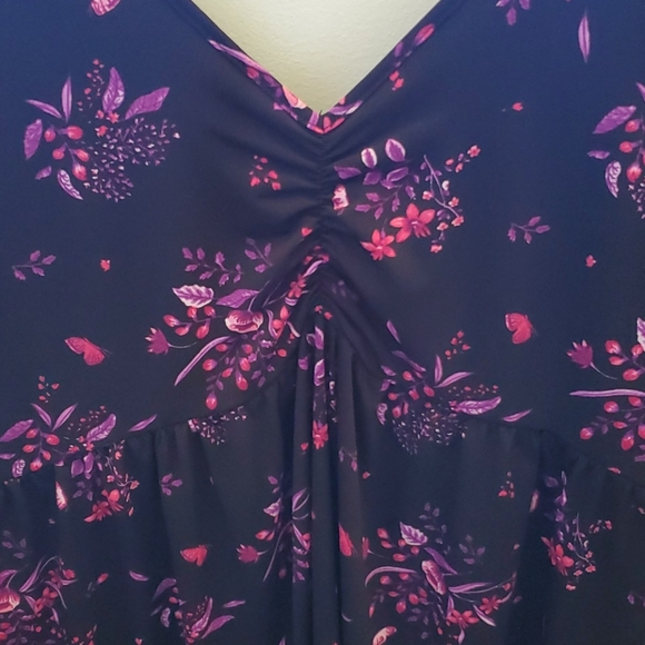 Torrid Black Floral Studio Knit Ruched Top 1X - Picture 3 of 7